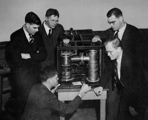 (l to r) Sigurd Varian, Russell Varian, David Webster, John Woodyard, and William Hansen inspecting the first klystron