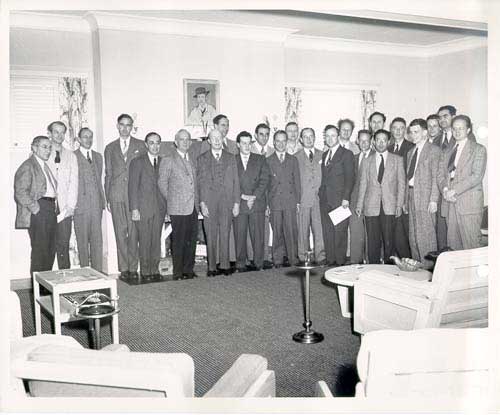 Assembled attendees of the June 1947 Shelter Island Conference on Quantum Mechanics.